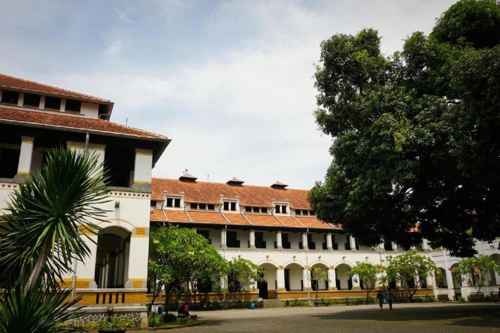 הוסטל סמאראנג Reddoorz Syariah Near Lapangan Pancasila Simpang Lima מראה חיצוני תמונה